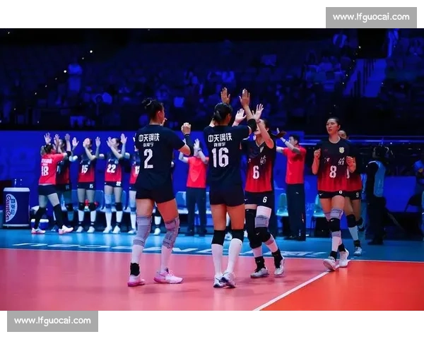 副攻跨界二传笑翻全场！女排训练欢乐多