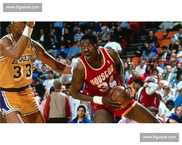 奥拉朱旺亲授梦幻脚步！科比获赞天才传承内线绝学