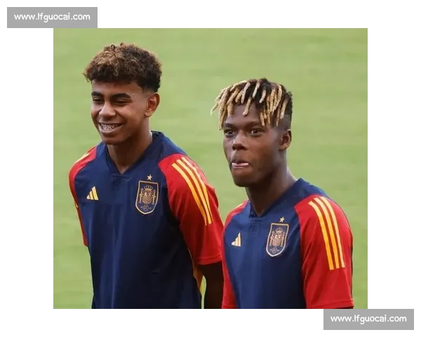 尼科更衣室玩笑暗藏真心：巴萨队友带我飞